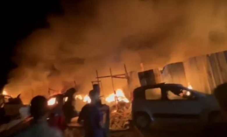 قصف مخيم للنازحين في رفح